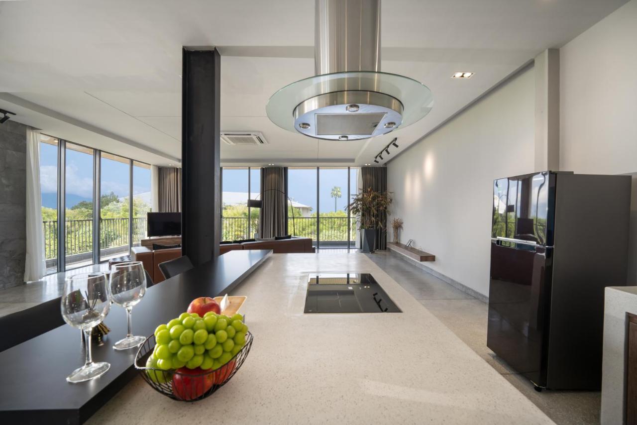The Sense Apartment - Modern, Near My An Beach Дананг Екстер'єр фото