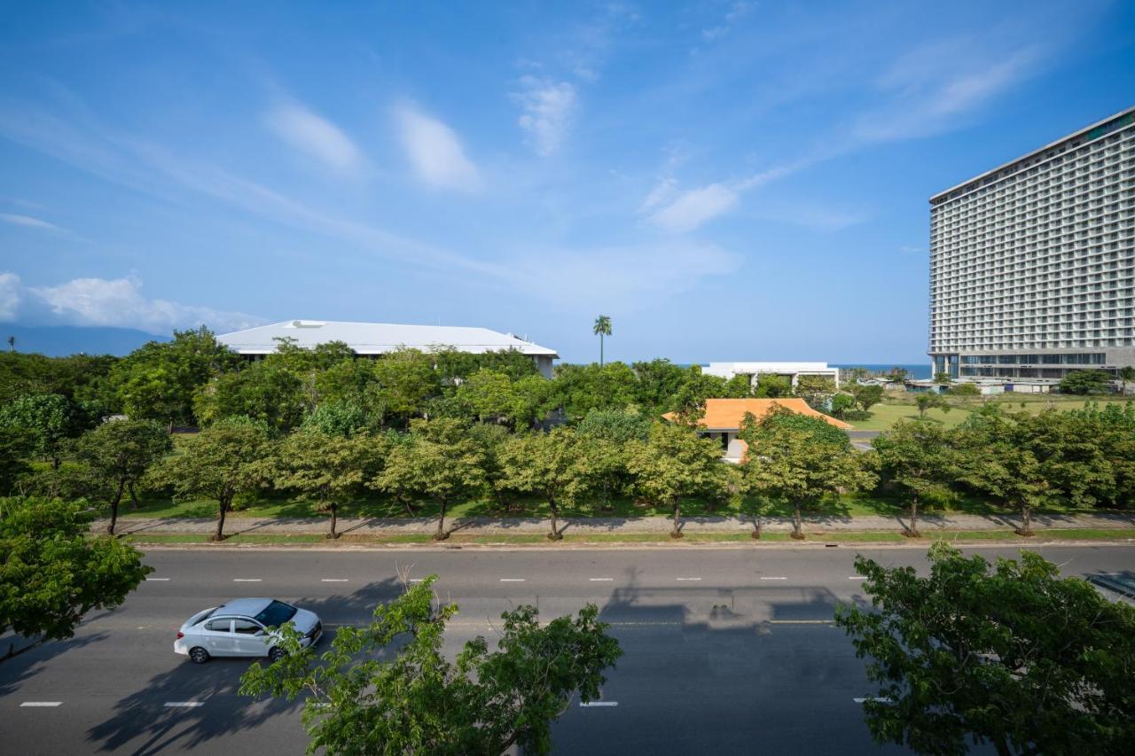 The Sense Apartment - Modern, Near My An Beach Дананг Екстер'єр фото